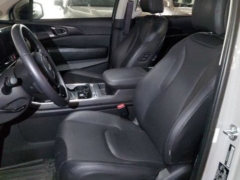 Certified 2025 Kia Carnival SX w/ SX Dark Edition Package FWD image 5
