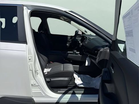 Used 2025 Nissan Rogue SV AWD/4WD image 26
