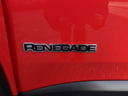 Used 2019 Jeep Renegade Latitude w/ Cold Weather Group image 22