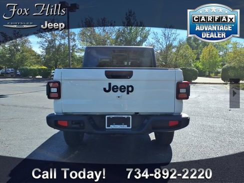 New 2025 Jeep Gladiator Sport image 7