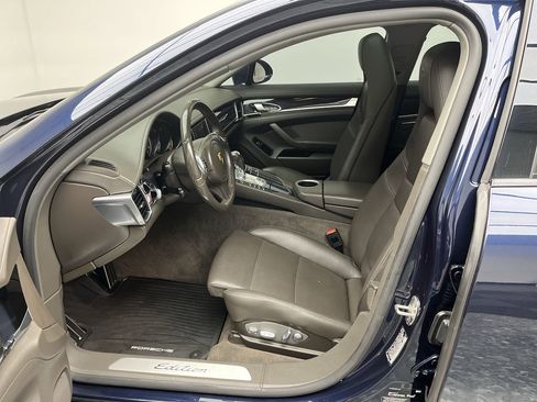 Used 2016 Porsche Panamera 4 Edition image 3