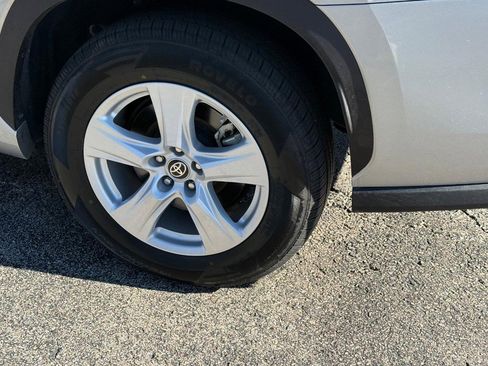 Used 2023 Toyota Highlander LE image 8