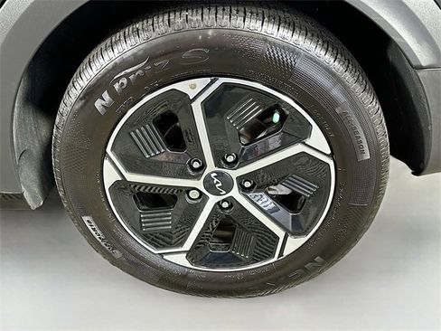 Used 2024 Kia Niro LX image 28