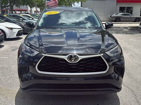 Used 2023 Toyota Highlander L FWD image 2