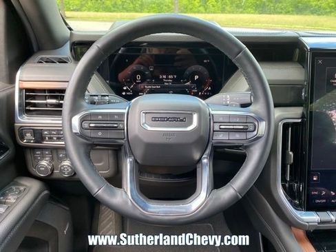 Used 2025 GMC Yukon Denali AWD/4WD image 21