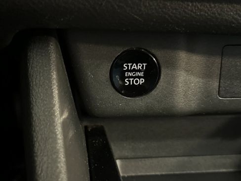 Used 2024 Nissan Rogue SV FWD image 23