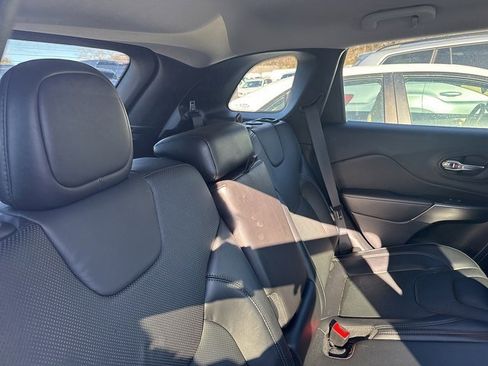 Certified 2020 Jeep Cherokee Latitude Lux w/ Quick Order Package 26H Lux image 9