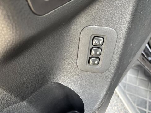 Used 2014 Nissan Armada SV image 16