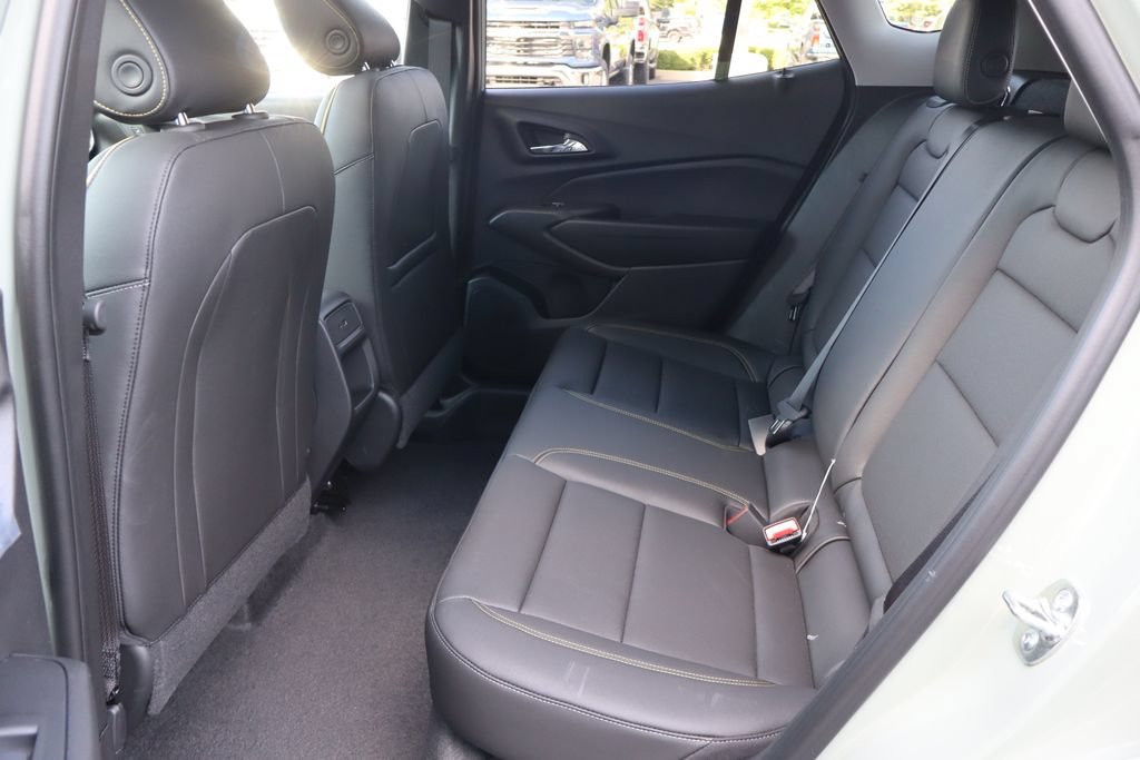 New 2026 Chevrolet Trax ACTIV w/ Sunroof Package FWD image 22