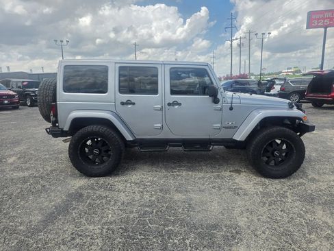 Used 2016 Jeep Wrangler Unlimited Sahara w/ Max Tow Package AWD/4WD image 8