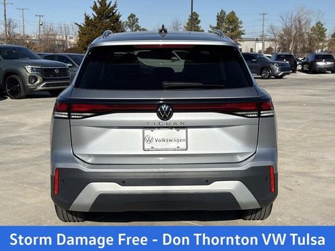 New 2026 Volkswagen Tiguan SE FWD image 3