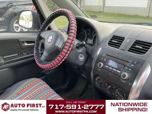 Used 2010 Suzuki SX4 AWD Hatchback image 11