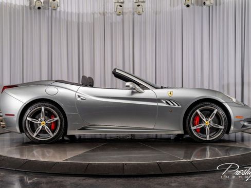 Used 2014 Ferrari California image 26