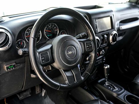 Used 2018 Jeep Wrangler Unlimited Sahara image 18