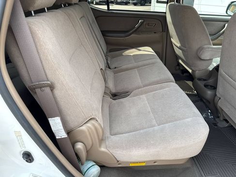 Used 2004 Toyota Sequoia SR5 AWD/4WD image 32