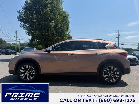 Used 2017 INFINITI QX30 Premium w/ Navigation Package AWD/4WD image 4