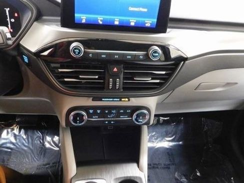 Used 2025 Ford Escape Active image 31