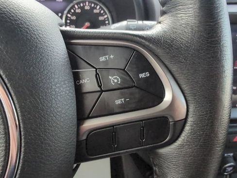 Used 2022 Jeep Renegade Limited AWD/4WD image 18