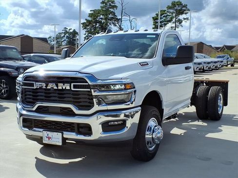 New 2026 RAM 3500 Tradesman w/ Chrome Appearance Group A AWD/4WD image 3
