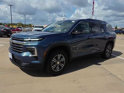 Certified 2026 Chevrolet Traverse LT FWD image 4