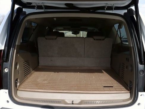 Used 2016 Chevrolet Suburban LT image 16