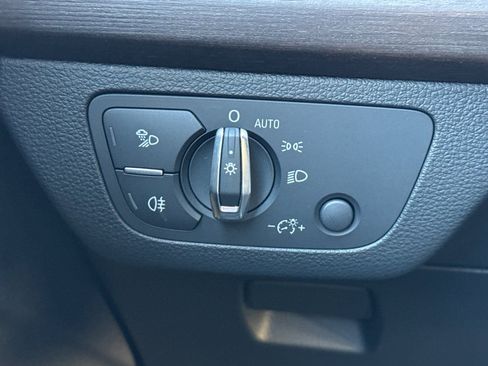 Used 2024 Audi Q5 e Premium Plus w/ Premium Plus Package image 32