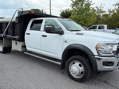 Used 2024 RAM 5500 Tradesman w/ Chrome Appearance Group AWD/4WD image 5