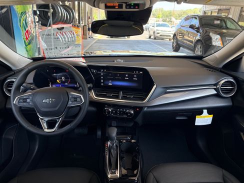 New 2026 Chevrolet Trax ACTIV w/ Driver Confidence Package FWD image 16
