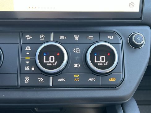 Used 2026 Land Rover Defender 110 S AWD/4WD image 27