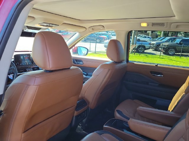 Used 2023 Nissan Pathfinder Platinum AWD/4WD image 11