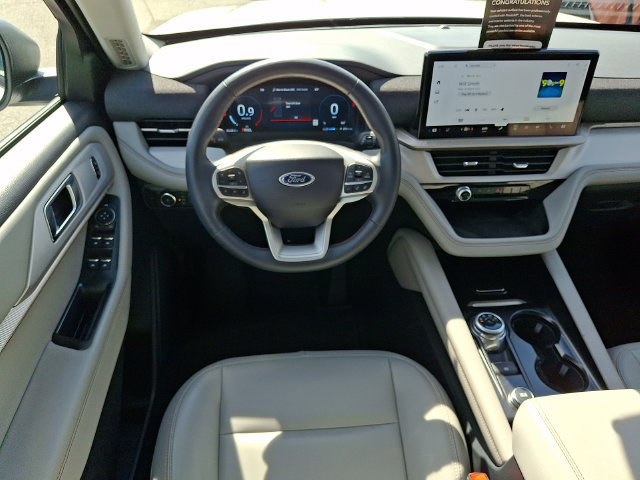 Used 2025 Ford Explorer Active w/ Active Comfort Package RWD image 11