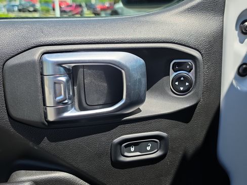 Used 2024 Jeep Gladiator Sport AWD/4WD image 17