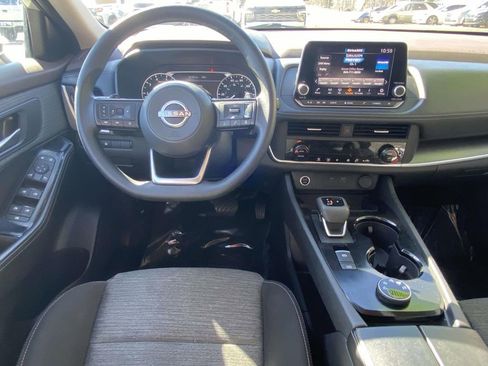 Used 2023 Nissan Rogue SV image 9