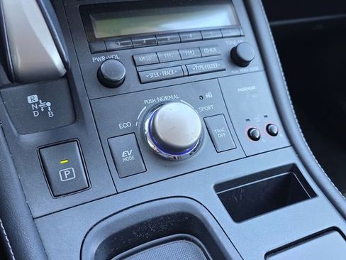 Used 2017 Lexus CT 200h 200h 4D Hatchback w/ Seat Comfort Package image 27