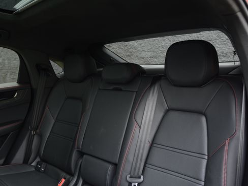 Certified 2025 Porsche Cayenne GTS AWD/4WD image 33