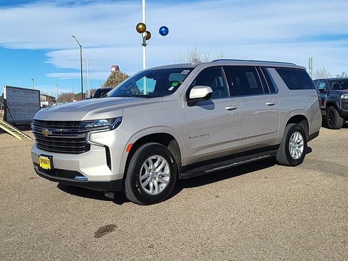 Used 2023 Chevrolet Suburban LT image 4