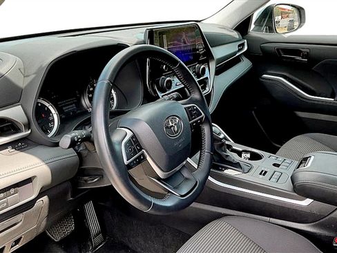 Used 2024 Toyota Highlander LE image 13