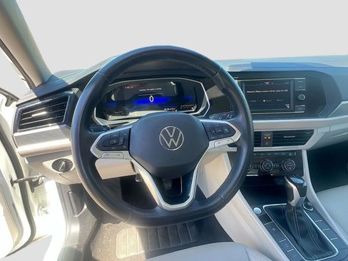 Used 2023 Volkswagen Jetta SE FWD image 11