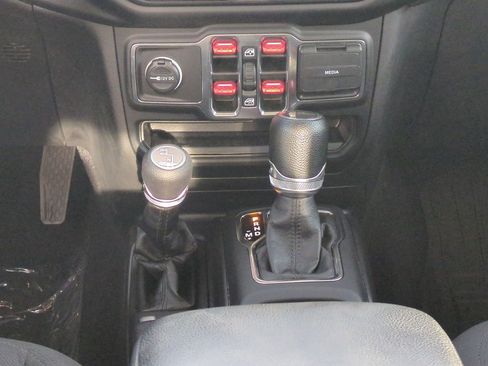 Certified 2023 Jeep Gladiator Sport image 18