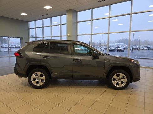 Used 2020 Toyota RAV4 LE image 6