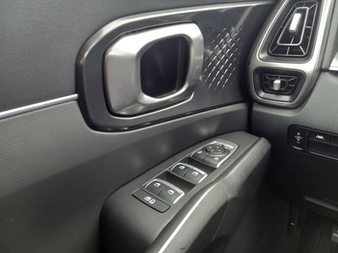 Used 2023 Kia Sorento LX image 25