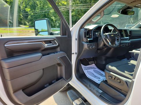 Used 2025 Chevrolet Silverado 3500 LT w/ Safety Package AWD/4WD image 11