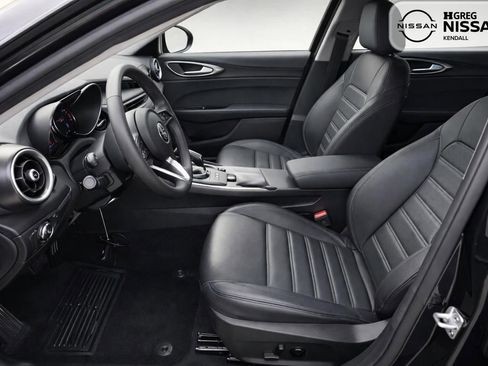 Used 2024 Alfa Romeo Tonale Ti w/ Premium Interior Package AWD/4WD image 7