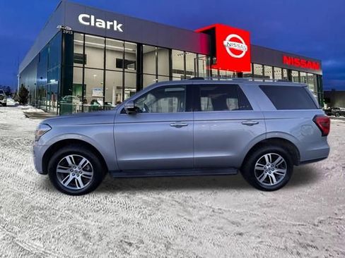 Used 2024 Ford Expedition Limited image 4