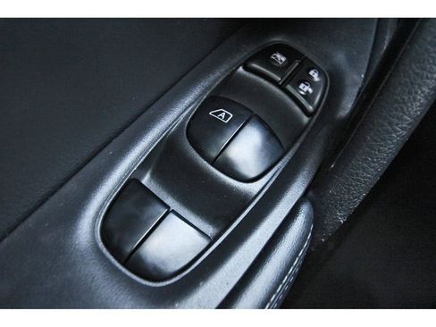 Used 2017 Nissan Rogue SV w/ SV Premium Package image 26