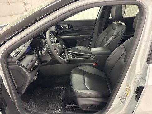 Used 2026 Jeep Compass Limited w/ Sun, Sound & Navigation Group AWD/4WD image 6