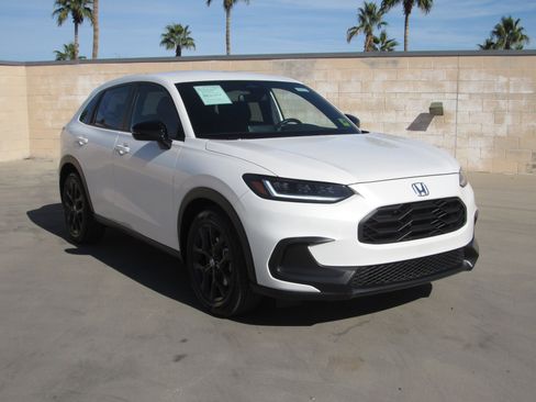 Used 2025 Honda HR-V Sport image 2