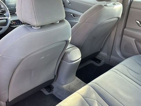 Used 2022 Hyundai Elantra Blue image 31