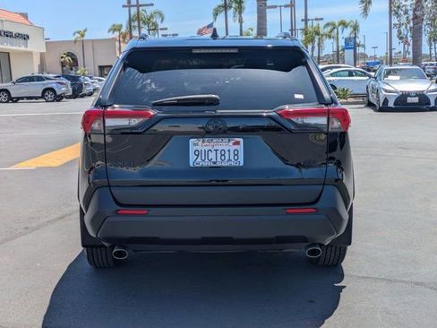 Used 2021 Toyota RAV4 XLE w/ Convenience Package FWD image 6