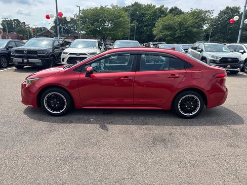 Used 2020 Toyota Corolla LE FWD image 4